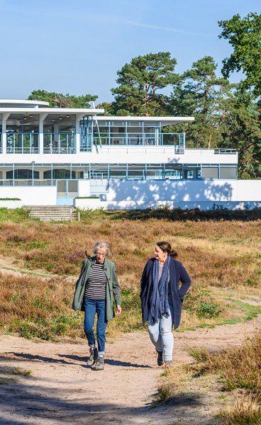 Hilversum Zonnestraal met wandelaars